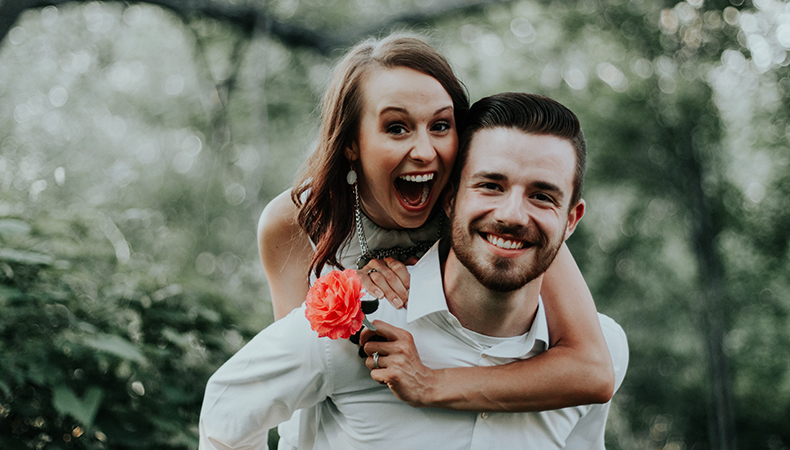 12 Romantic Pre-Wedding Shoot Poses That Make Your Heart Melt