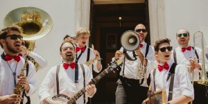 Questions that you need to ask your wedding band or DJ