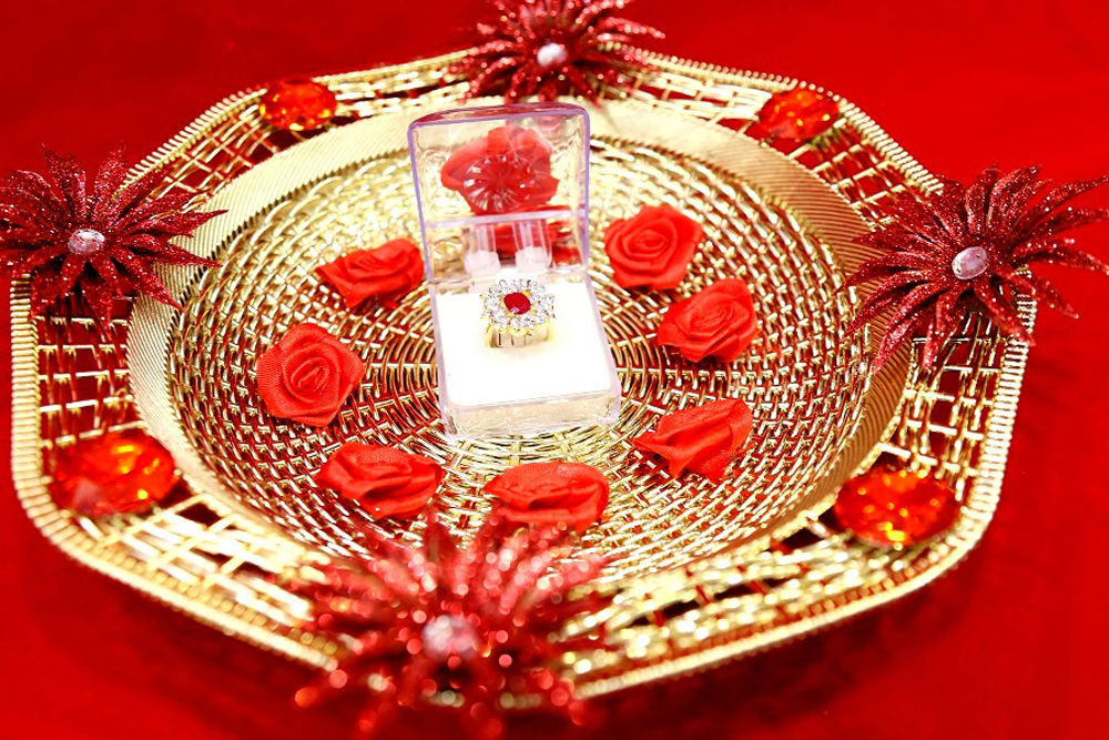 Golden wedding tray