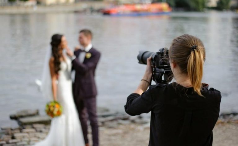 How to Use Smoke Bombs in Your Wedding Photos