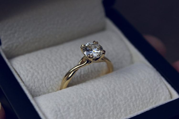 Single Stone Engagement Ring