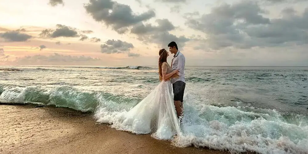 beach wedding couple