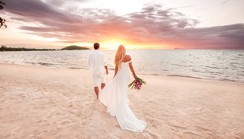 beach wedding couple