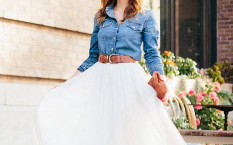 what colors should a guest not wear to a wedding