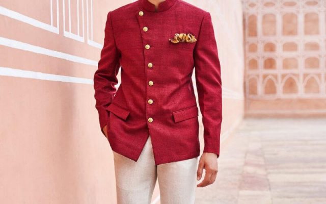 what colors should a guest not wear to a wedding