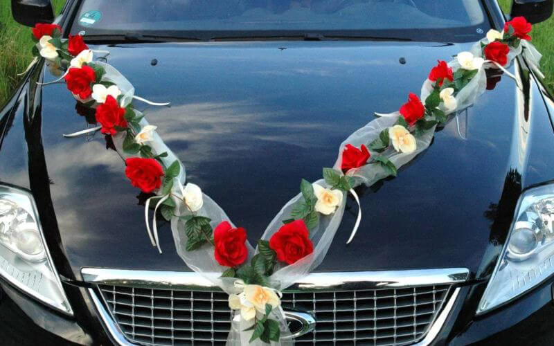 Red & White Flower Car Décor ideas