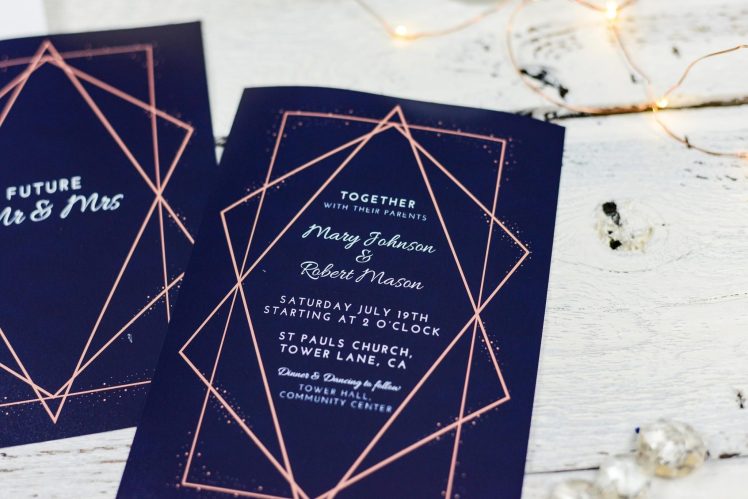 Give a touch of blue to your wedding invite