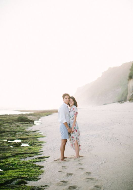 Pre-Wedding Photoshoot - Beach Dress Ideas