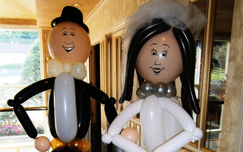 Astonish Your Guests with Balloon Bride and Groom Figurines