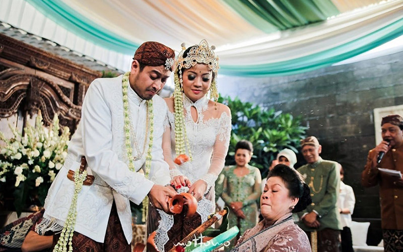 Indonesian Wedding Attire