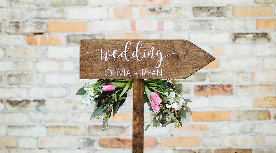 Give-Your-Guests'-Directions-in-Style-with-Wooden-Arrows-