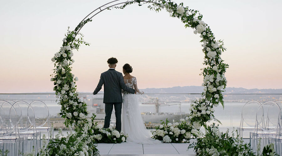 23 Stunning Wedding Backdrop Ideas You'll Totally Love