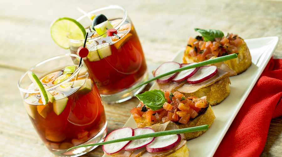 Reception-with-appetizers-and-cocktails