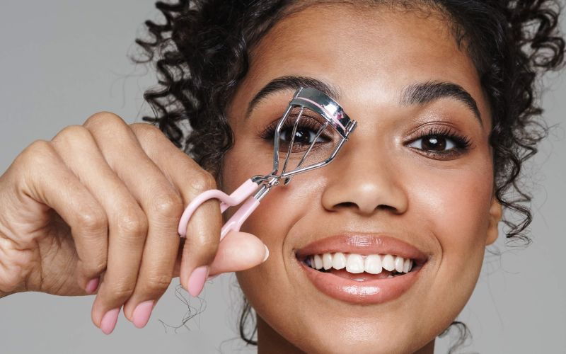 Wedding Makeup Tips - Eyelash Curler