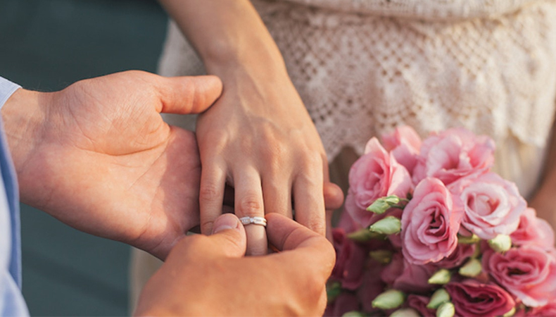 How To Announce Wedding