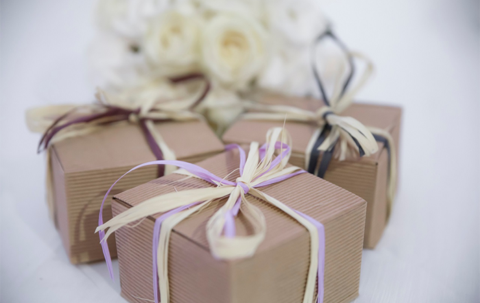 Create a unique wedding day gift