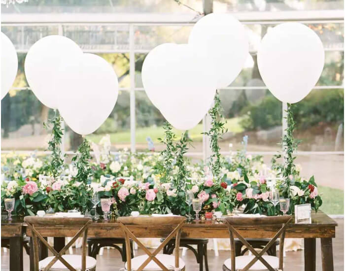 Simple and Chic Balloon Centerpiece