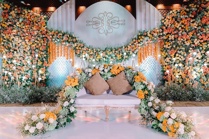 Bollywood-inspired wedding stage decoration