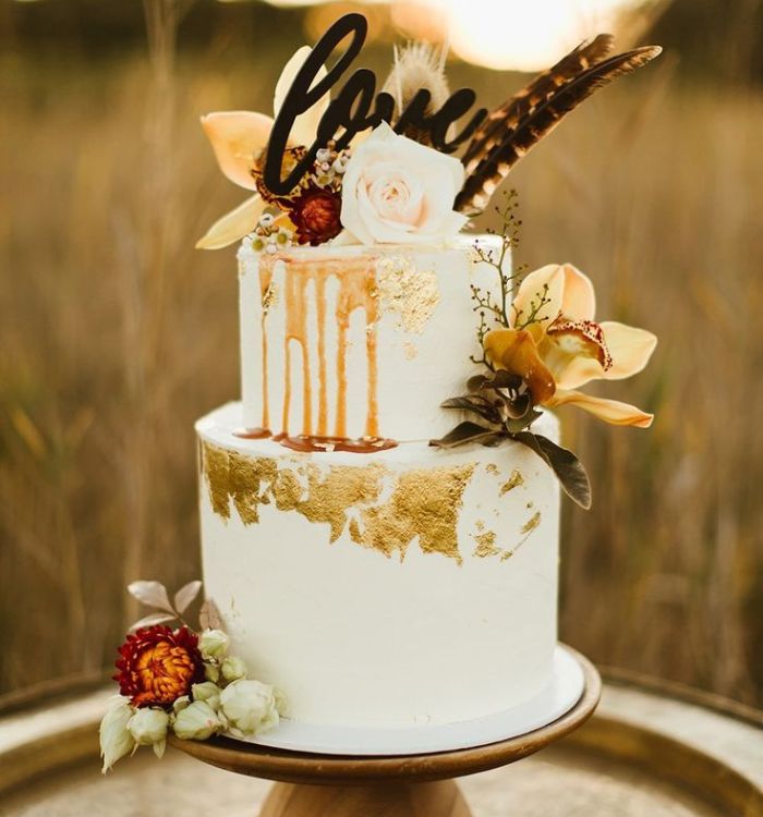 Gold in a boho wedding cake