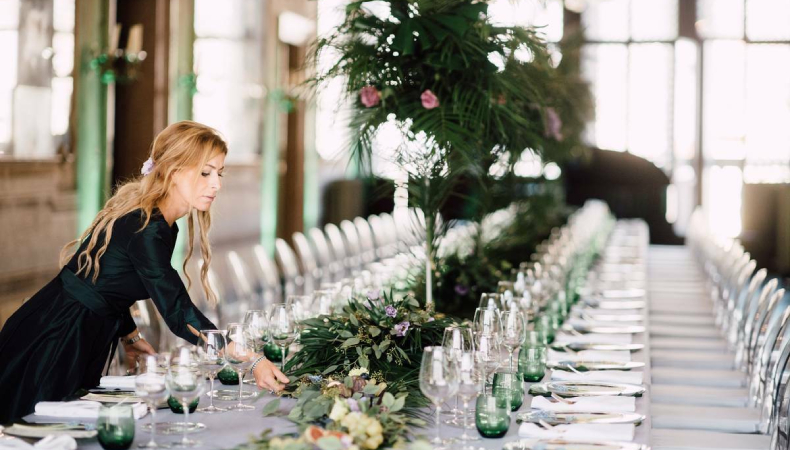 How to Become a wedding planner