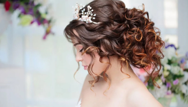 How to Wear Your Hair Curly On Your Wedding Day