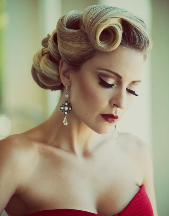 Classic bob with pin curls and a birdcage veil