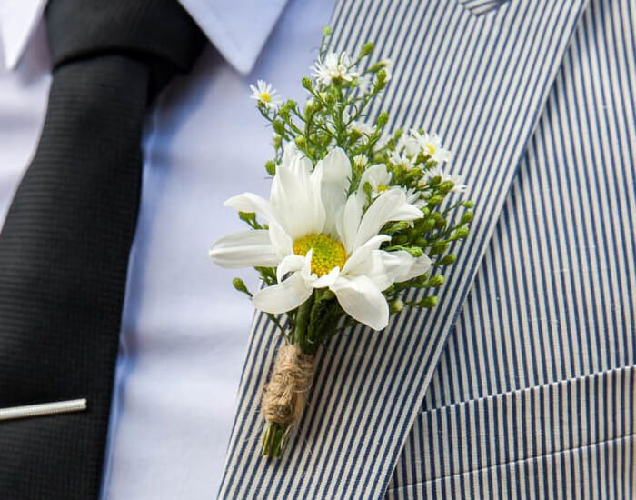 Daisy Boutonniere (for a countryside wedding)