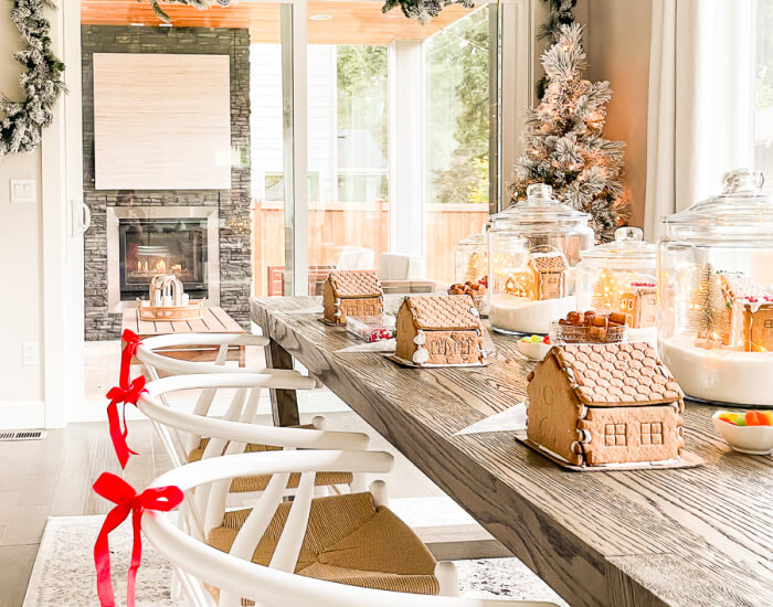 Gingerbread House Decorating Station