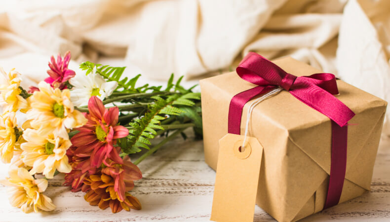 Groom Gift to Bride on Wedding Day: 4 Essential Tips