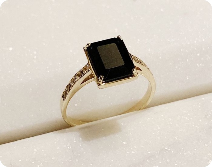 Solitaire Onyx Ring