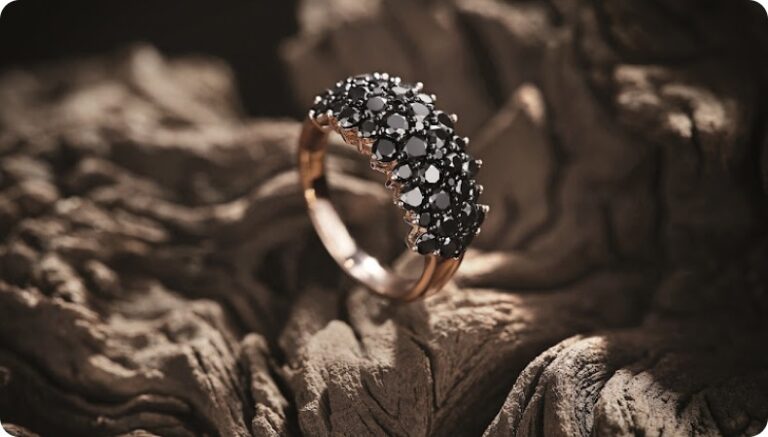 12 Unique Ways to Style Your Small Diamond Ring