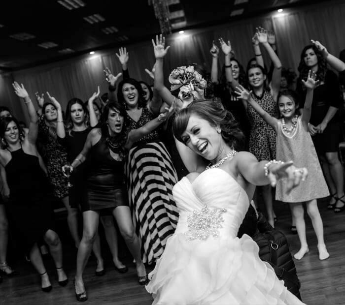 10+ Alternatives to the Garter and Bouquet Toss for 2024 |