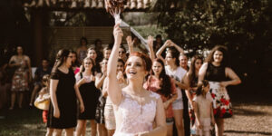 What can I do instead of a bouquet toss