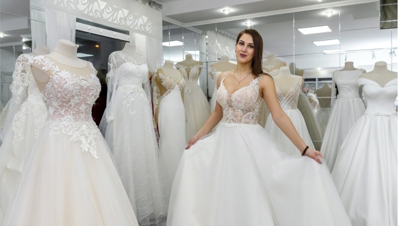 Essential Things to Know Before Buying Your Wedding Dress