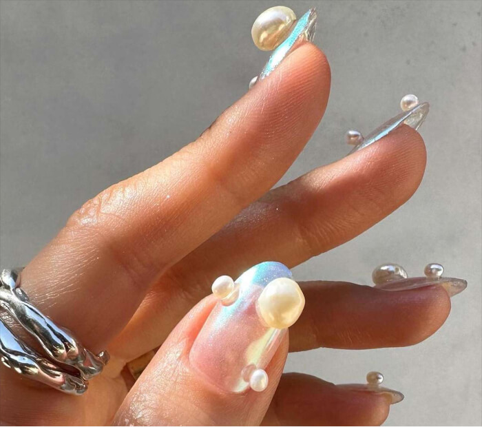 Metallic Nails with Delicate Pearl Strand