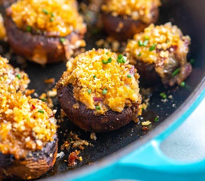 Stuffed Mushrooms with Cheese and Herbs