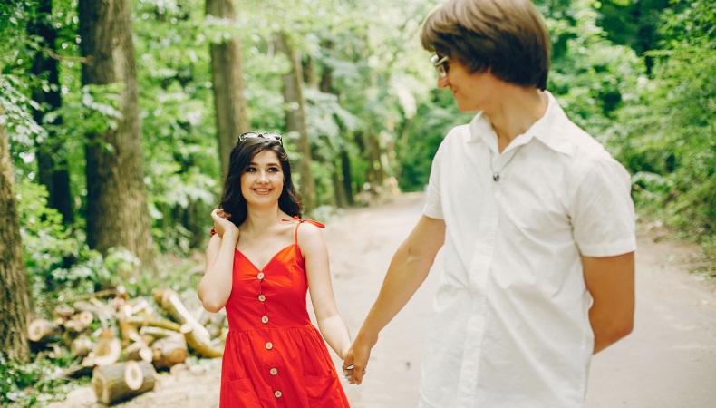 24 Honeymoon Dresses for Your First Newlywed Vacation