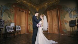 The Best Wedding Photo Poses Every Couple Should Know