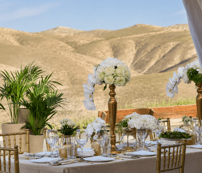 Choose Floral Arrangements Wisely - Happy Wedding App Choose Floral Arrangements Wisely