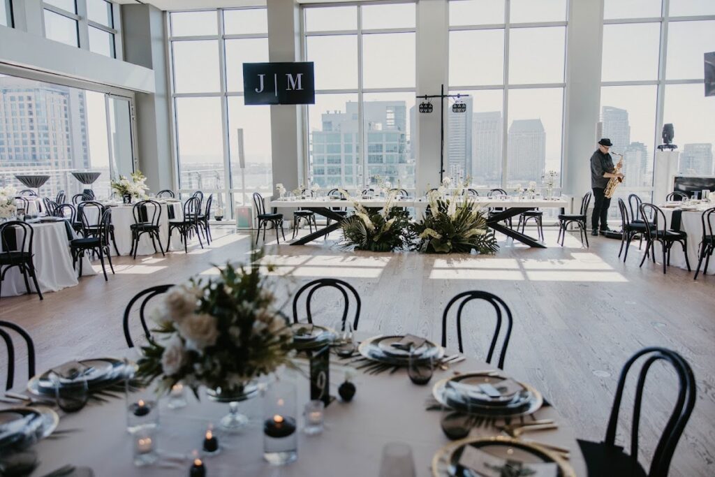 Ultimate Skybox at DiamondView Tower